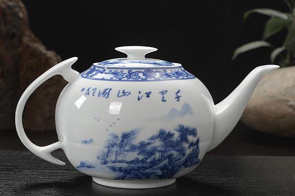 青花瓷茶壶图片（青花瓷茶壶图片大全）